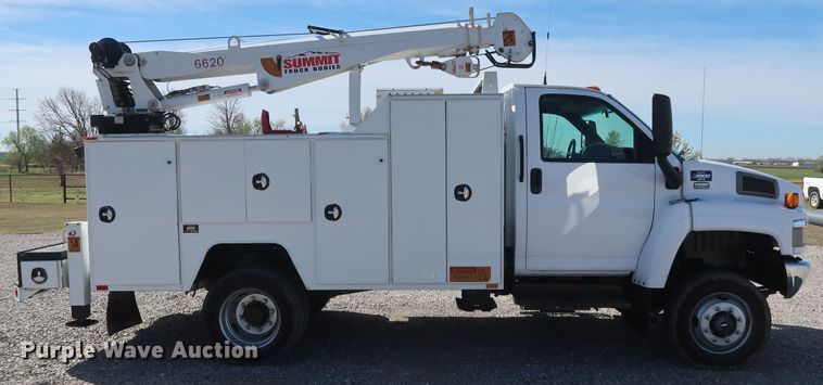 image for item GS9839 2009 GMC C5500 service truck with crane