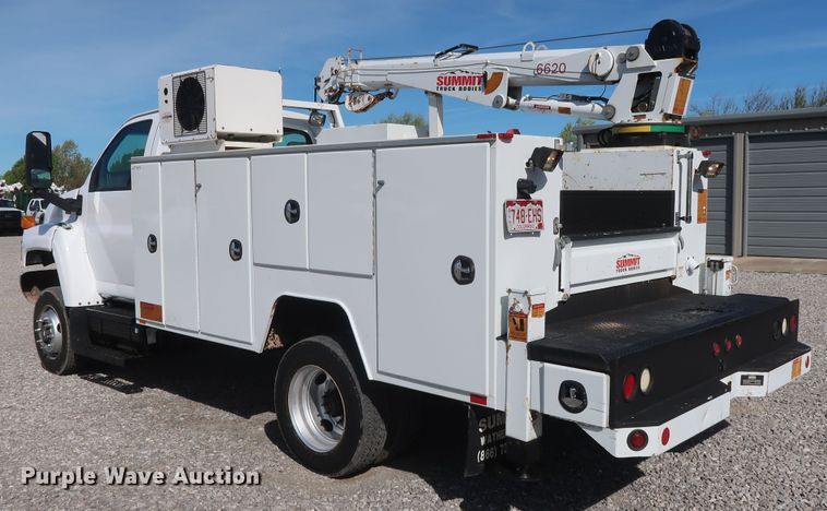 image for item GS9839 2009 GMC C5500 service truck with crane