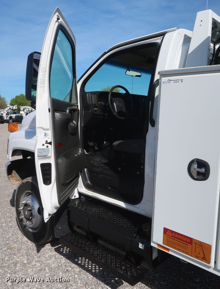 image for item GS9839 2009 GMC C5500 service truck with crane