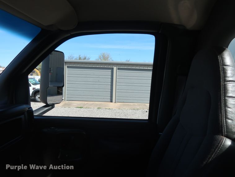 image for item GS9839 2009 GMC C5500 service truck with crane