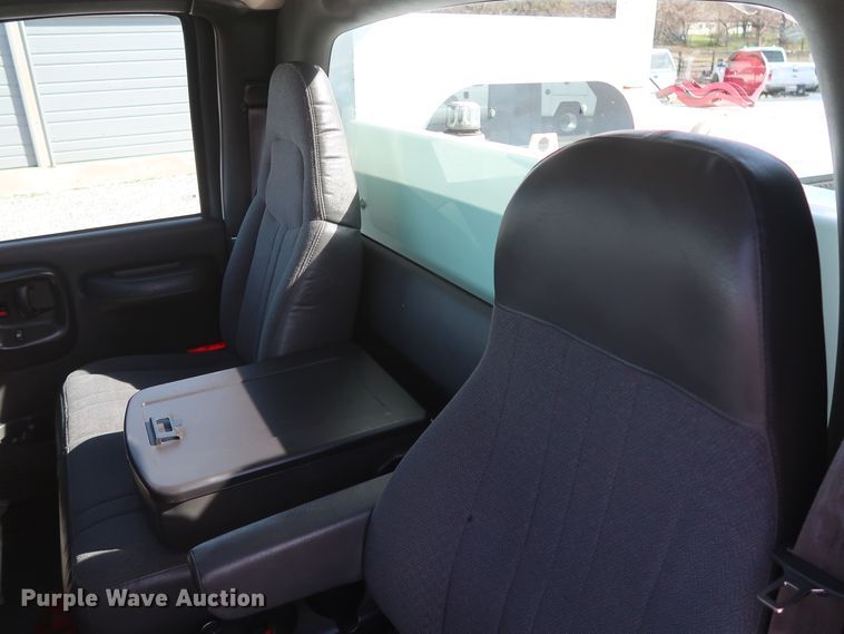 image for item GS9839 2009 GMC C5500 service truck with crane