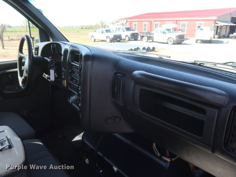 image for item GS9839 2009 GMC C5500 service truck with crane