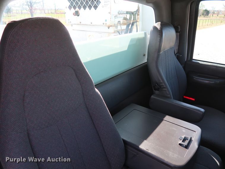 image for item GS9839 2009 GMC C5500 service truck with crane