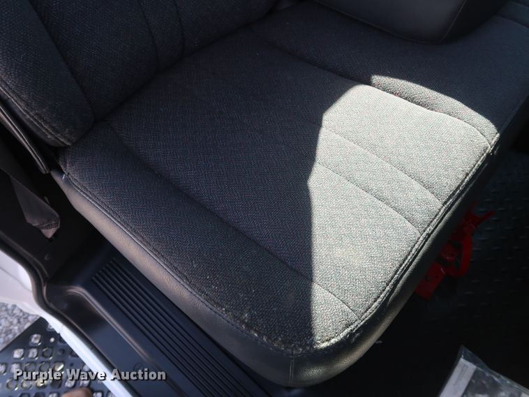 image for item GS9839 2009 GMC C5500 service truck with crane