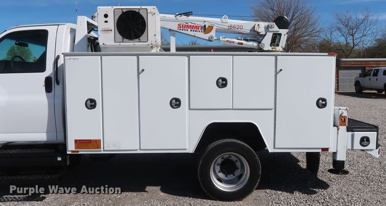 image for item GS9839 2009 GMC C5500 service truck with crane