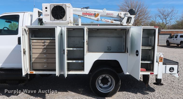 image for item GS9839 2009 GMC C5500 service truck with crane