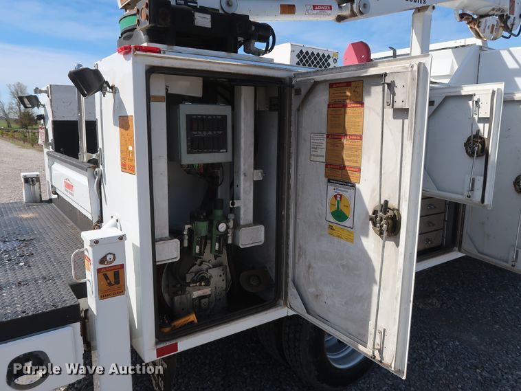 image for item GS9839 2009 GMC C5500 service truck with crane