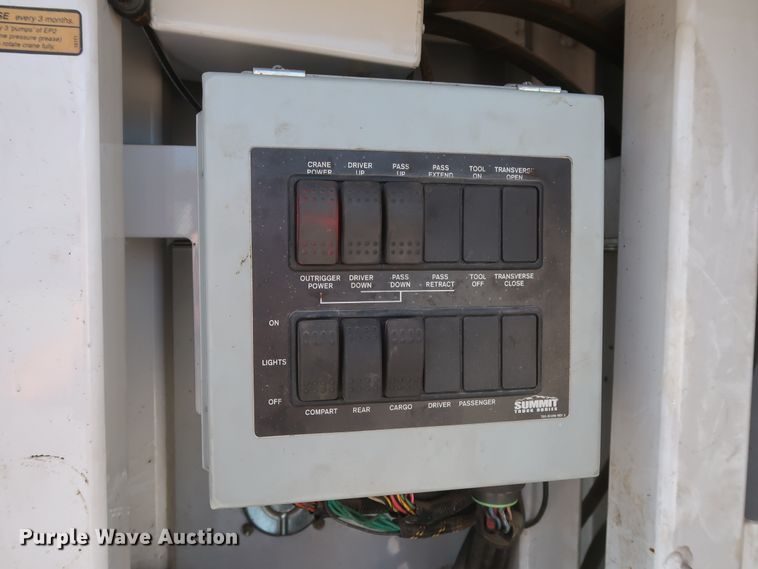 image for item GS9839 2009 GMC C5500 service truck with crane