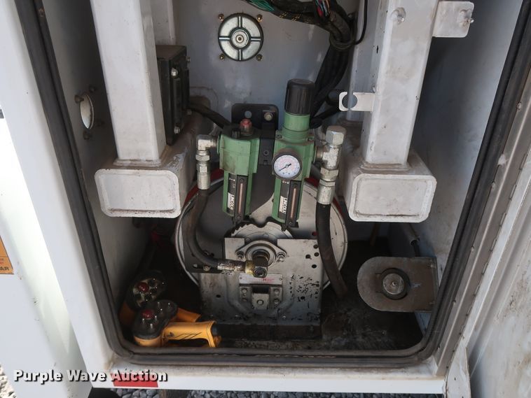 image for item GS9839 2009 GMC C5500 service truck with crane