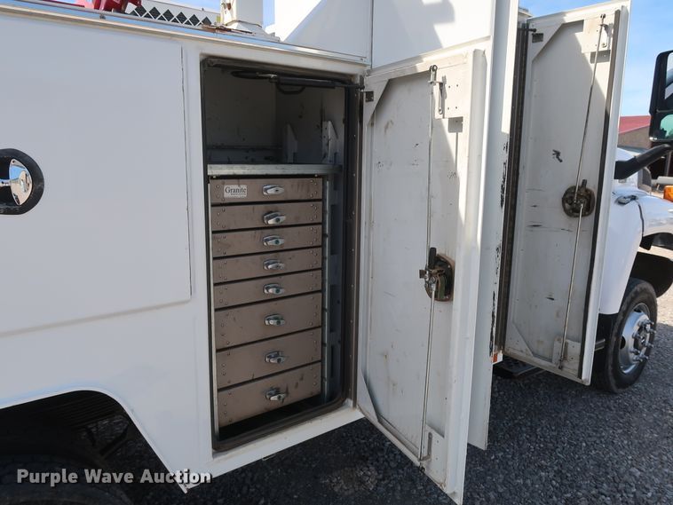 image for item GS9839 2009 GMC C5500 service truck with crane