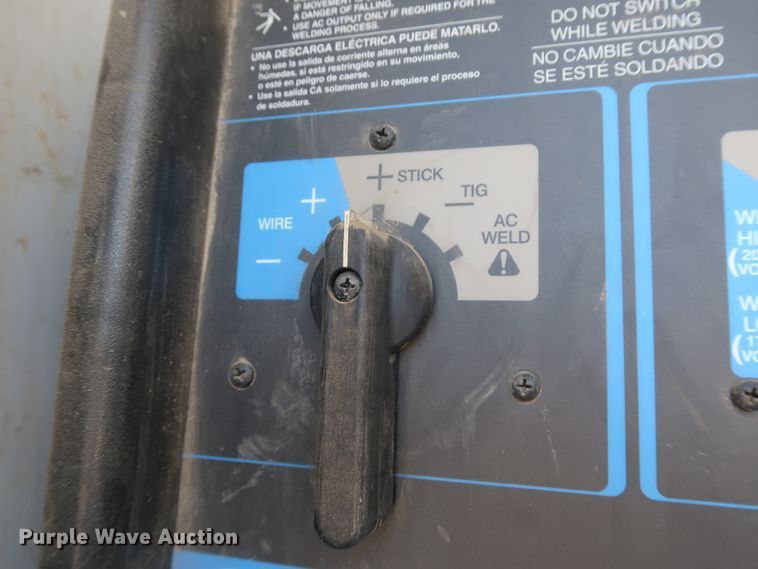 image for item GS9839 2009 GMC C5500 service truck with crane