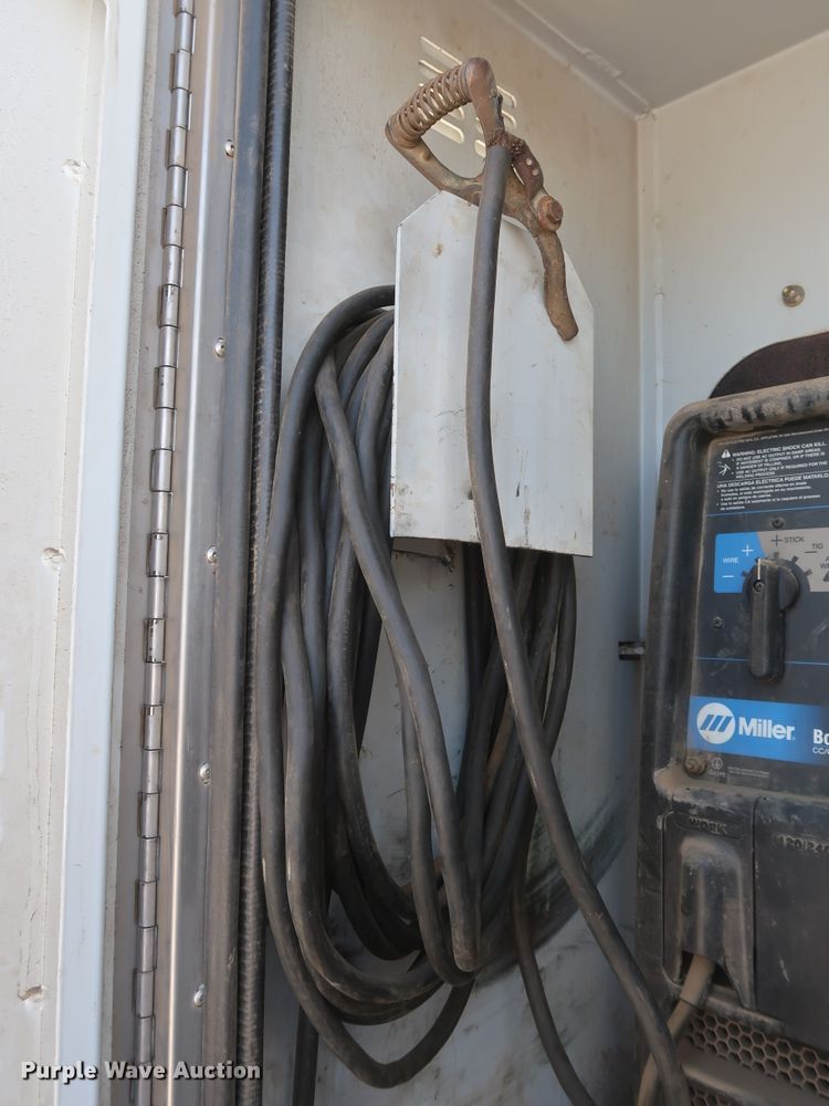 image for item GS9839 2009 GMC C5500 service truck with crane