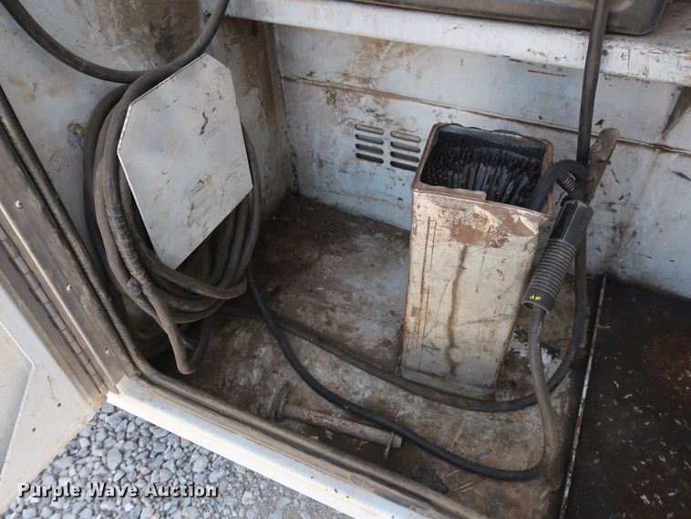 image for item GS9839 2009 GMC C5500 service truck with crane