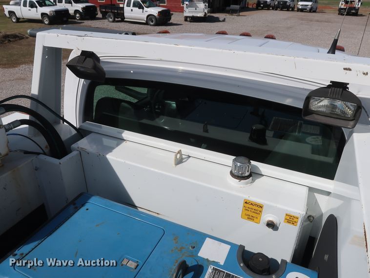 image for item GS9839 2009 GMC C5500 service truck with crane