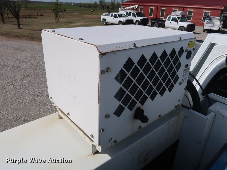 image for item GS9839 2009 GMC C5500 service truck with crane