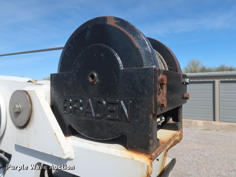 image for item GS9839 2009 GMC C5500 service truck with crane