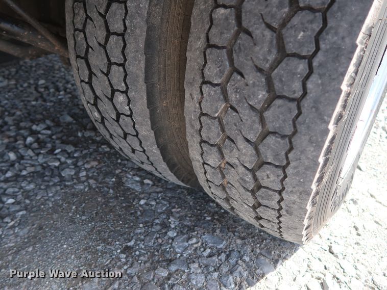 image for item GS9839 2009 GMC C5500 service truck with crane