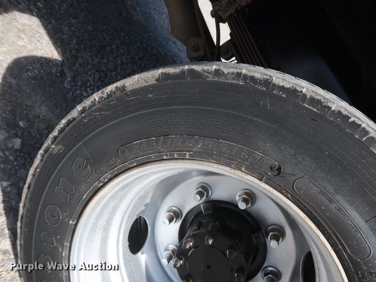 image for item GS9839 2009 GMC C5500 service truck with crane