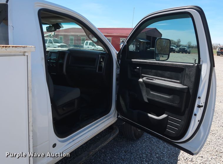 image for item GS9845 2014 Dodge Ram 5500HD bucket truck