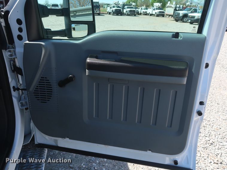 image for item GS9846 2013 Ford F550 Super Duty XL Crew Cab utility bed truck with crane