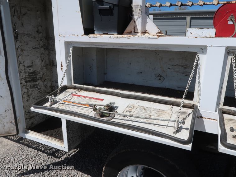 image for item GS9846 2013 Ford F550 Super Duty XL Crew Cab utility bed truck with crane