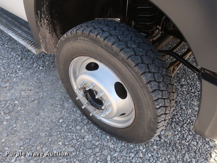 image for item GS9846 2013 Ford F550 Super Duty XL Crew Cab utility bed truck with crane