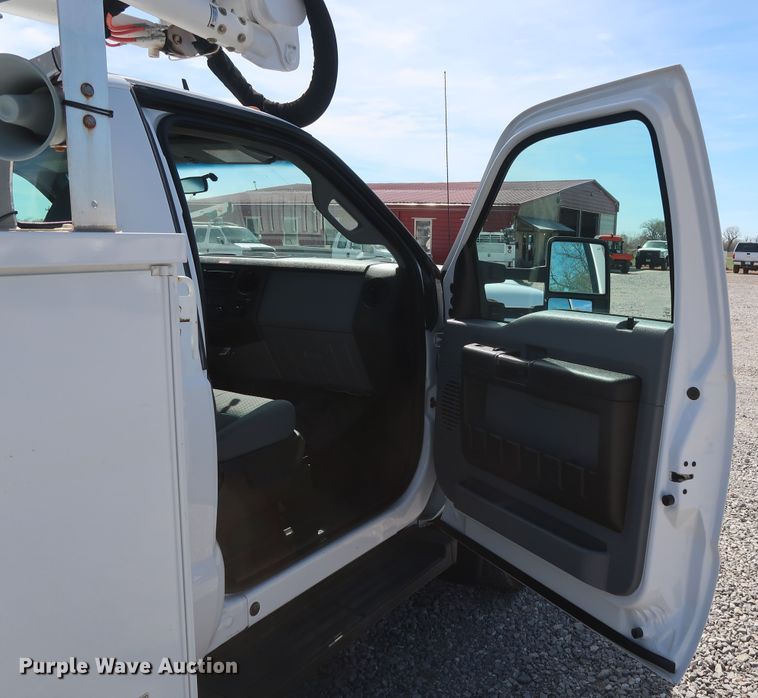 image for item GS9848 2012 Ford F550 Super Duty XL bucket truck