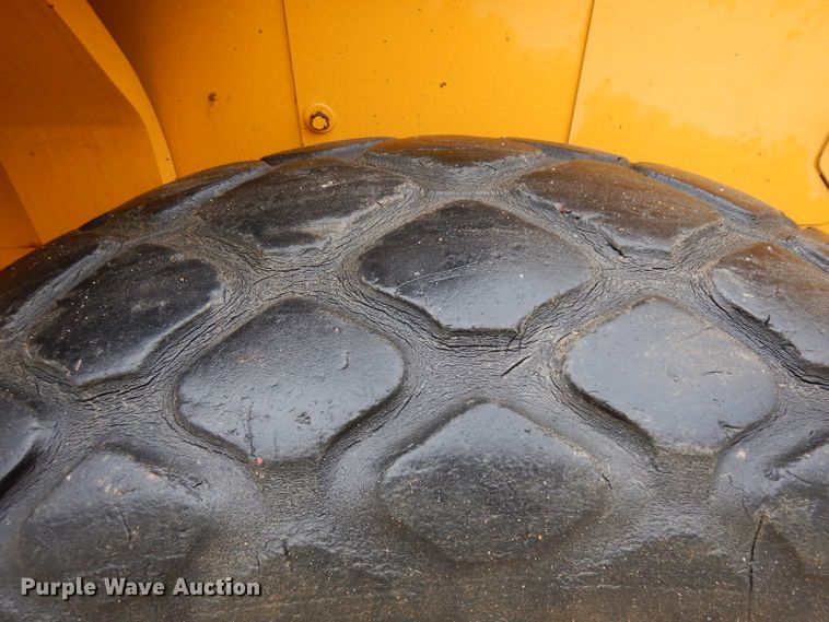 image for item GX9990 Sakai SV70D single drum vibratory roller