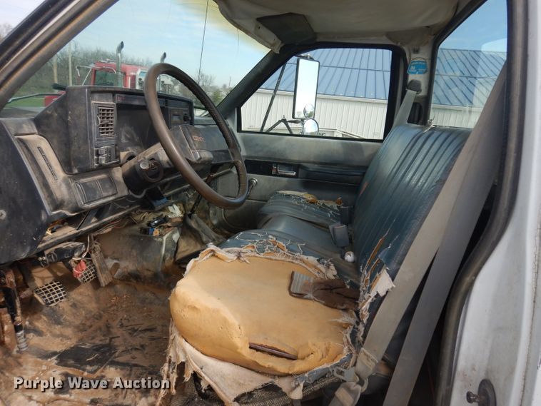 image for item GY9008 1994 GMC TopKick utility truck