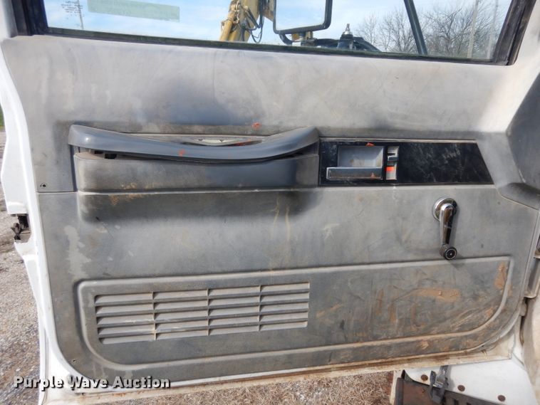 image for item GY9008 1994 GMC TopKick utility truck