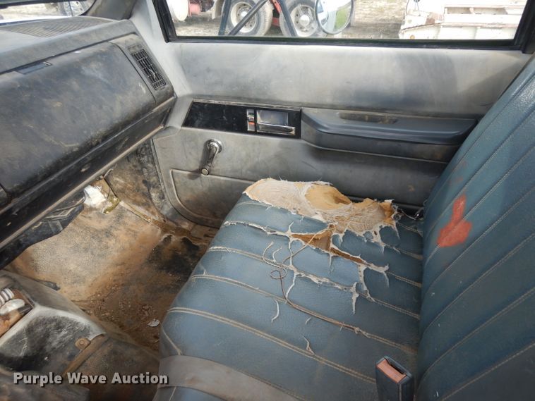 image for item GY9008 1994 GMC TopKick utility truck