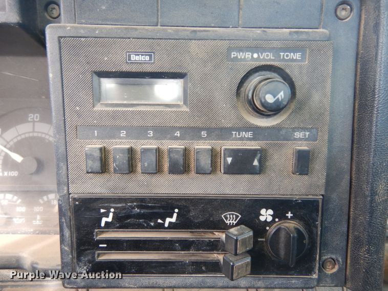 image for item GY9008 1994 GMC TopKick utility truck