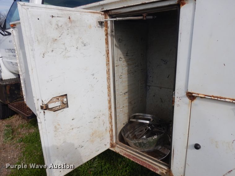 image for item GY9008 1994 GMC TopKick utility truck