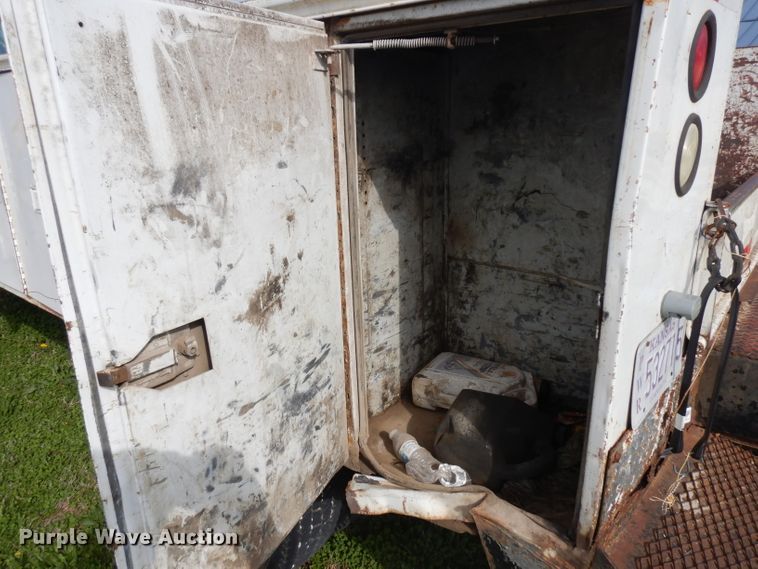 image for item GY9008 1994 GMC TopKick utility truck