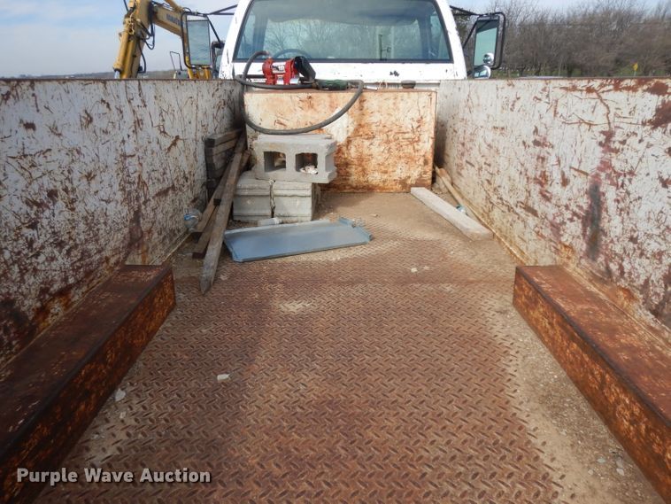 image for item GY9008 1994 GMC TopKick utility truck