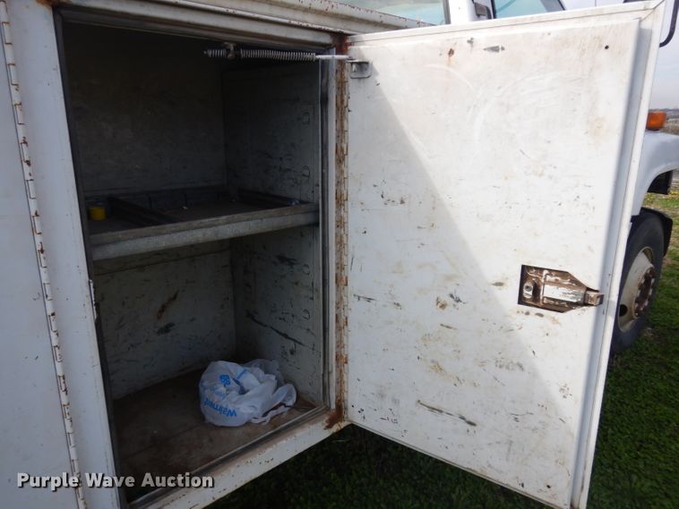 image for item GY9008 1994 GMC TopKick utility truck