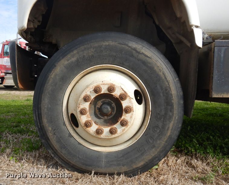 image for item GY9008 1994 GMC TopKick utility truck