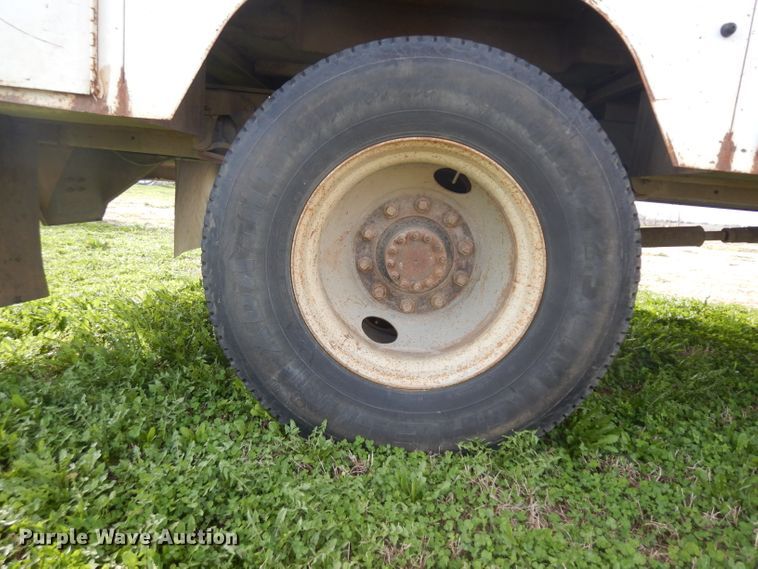 image for item GY9008 1994 GMC TopKick utility truck