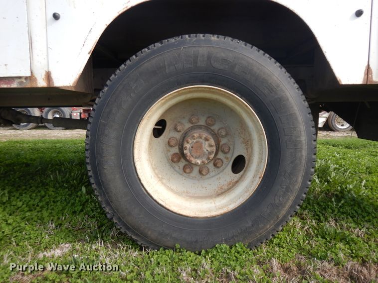 image for item GY9008 1994 GMC TopKick utility truck