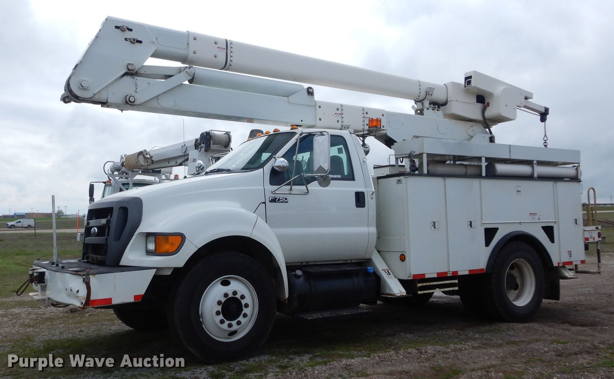 2012 Ford F750 bucket truck in El Reno, OK Item GK9115 sold Purple Wave