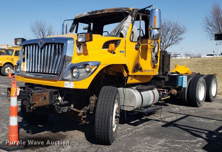 image for item DD2564 2012 International 7500 truck cab and chassis