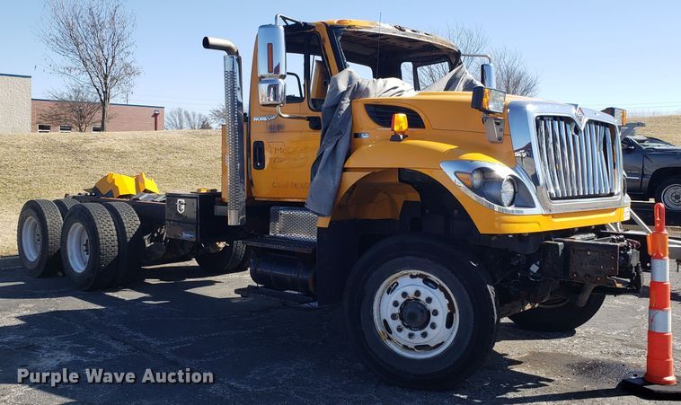 image for item DD2564 2012 International 7500 truck cab and chassis