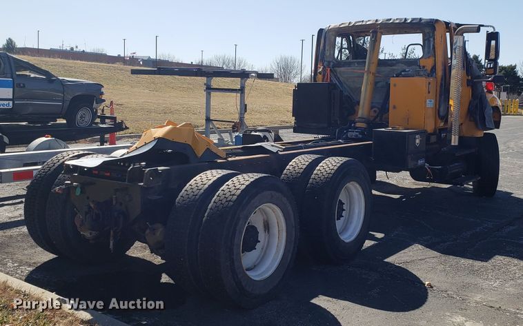 image for item DD2564 2012 International 7500 truck cab and chassis