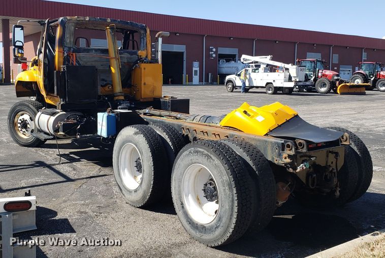 image for item DD2564 2012 International 7500 truck cab and chassis