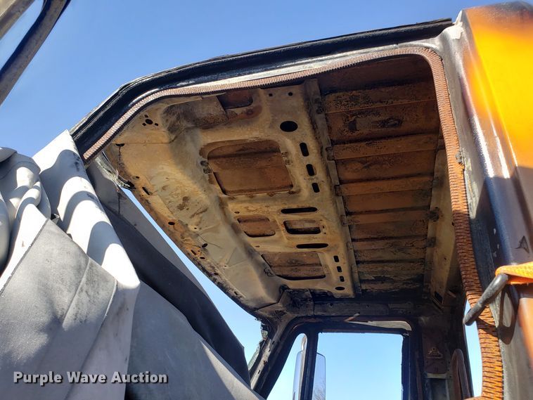 image for item DD2564 2012 International 7500 truck cab and chassis