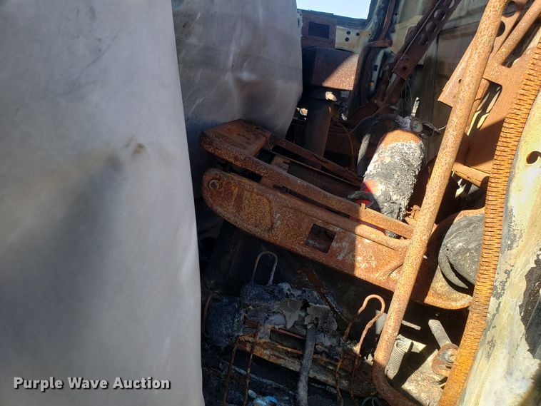 image for item DD2564 2012 International 7500 truck cab and chassis