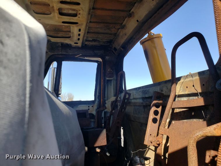 image for item DD2564 2012 International 7500 truck cab and chassis