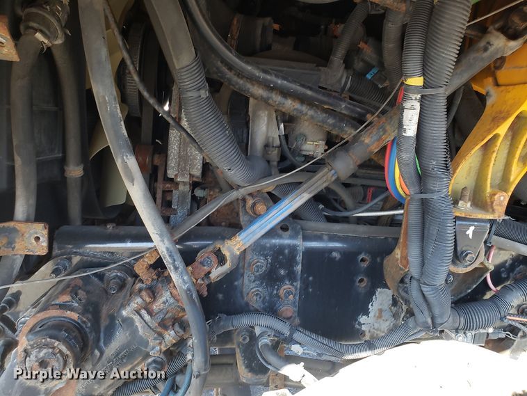 image for item DD2564 2012 International 7500 truck cab and chassis