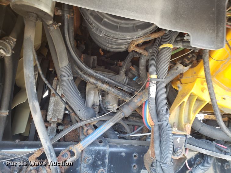 image for item DD2564 2012 International 7500 truck cab and chassis