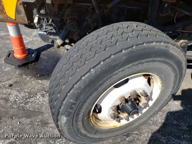 image for item DD2564 2012 International 7500 truck cab and chassis